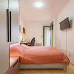 Fiorella 2 Bdr With Balcony Apartman *