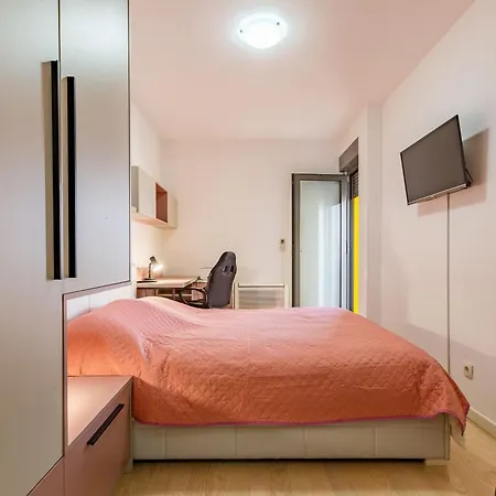 Fiorella 2 Bdr With Balcony Apartamento *