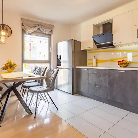 Fiorella 2 Bdr With Balcony Daire