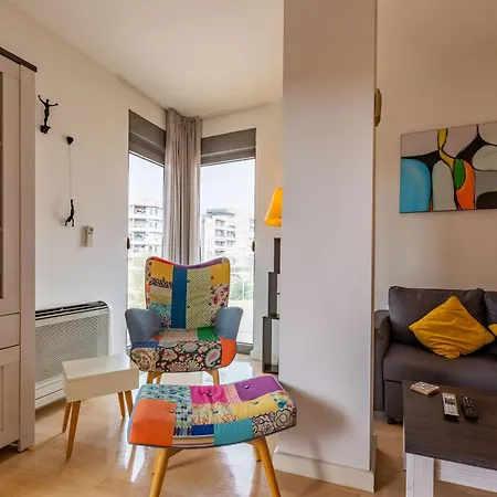 Fiorella 2 Bdr With Balcony Daire *